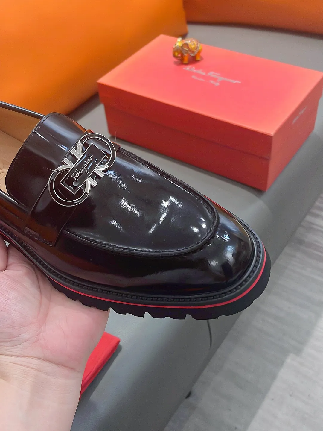 Men's shoes FERRAGAMO "Ferragamo" P540 Regular size: 39-44 (38, 45, 46, 47 customized) (suit shoes) Product materials: Selected first-layer cowhide upper, imported sheepskin lining; original outsole.